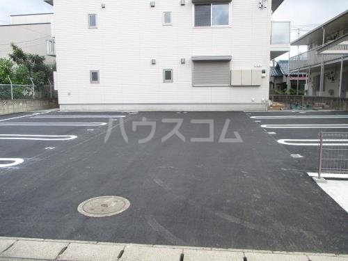 27/28 駐車場