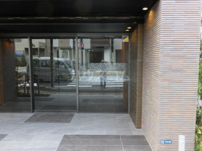 24/30 エントランス