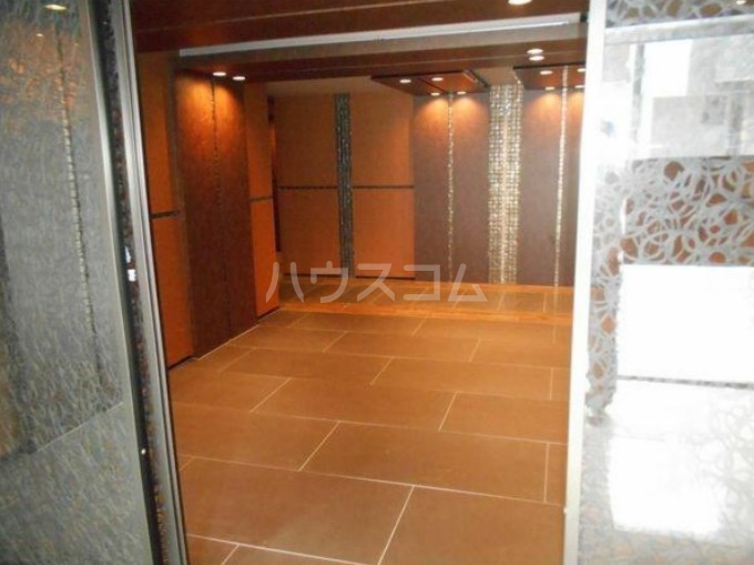 25/30 エントランス