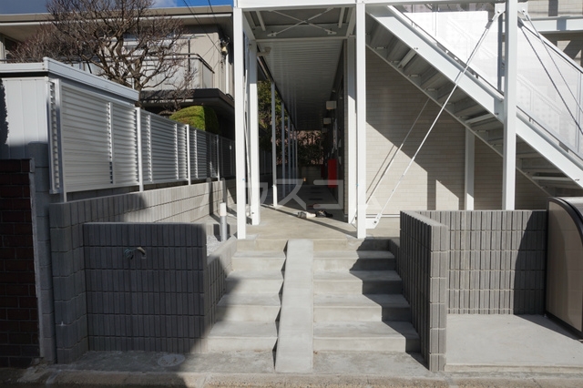 19/25 エントランス