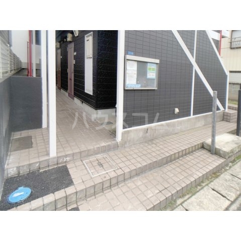 22/28 エントランス