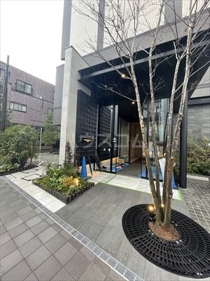 23/30 エントランス