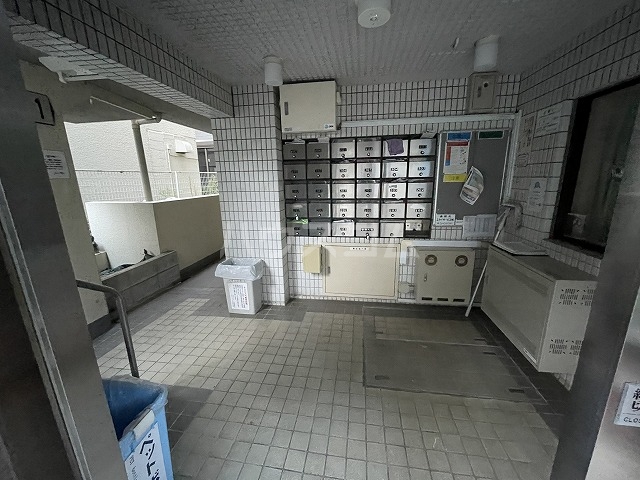 21/25 エントランス