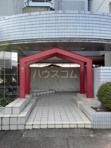 24/30 エントランス