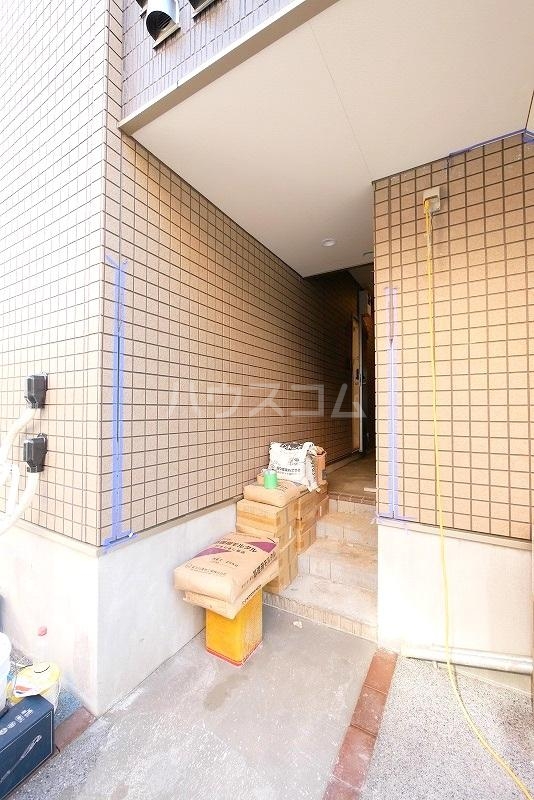 18/22 エントランス