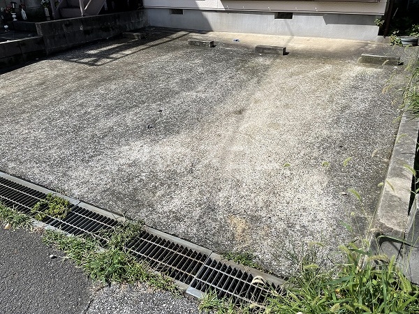 23/30 駐車場