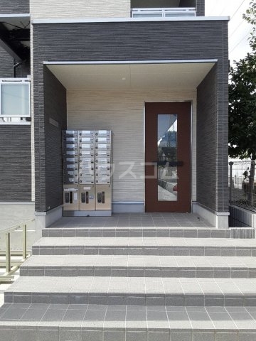 22/28 エントランス