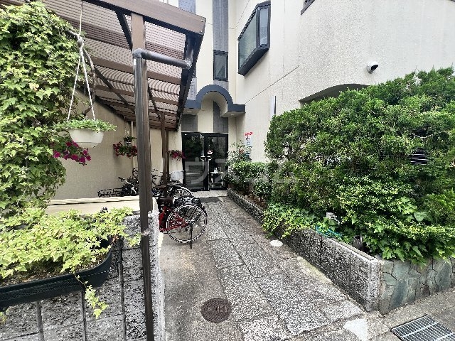 21/30 エントランス