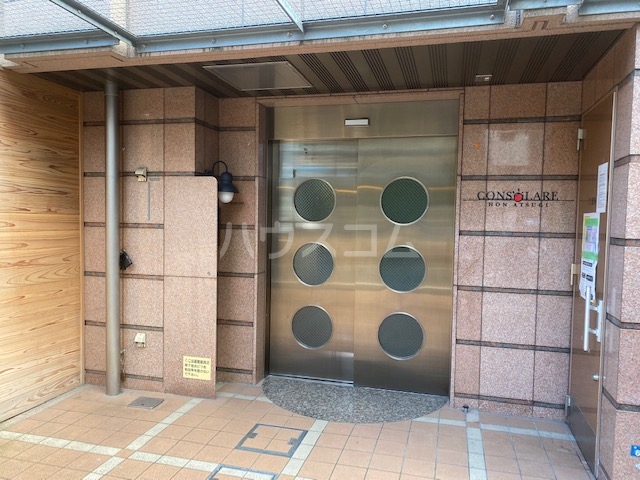 26/28 エントランス