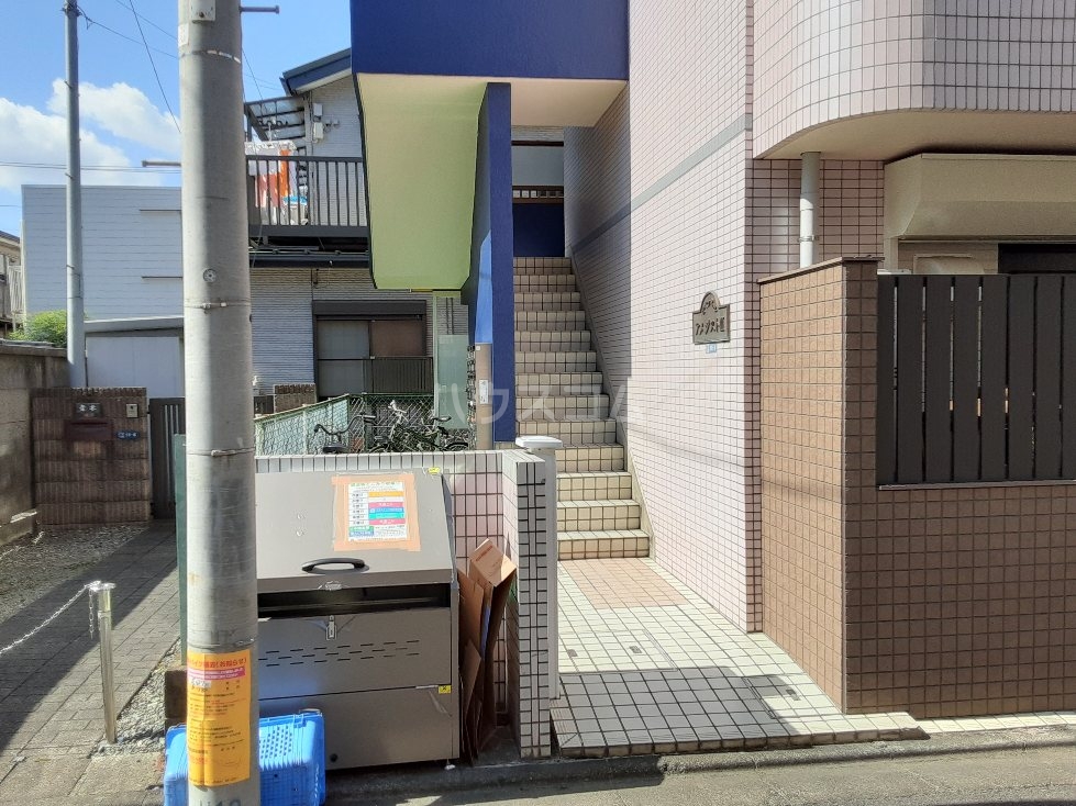 2/5 エントランス