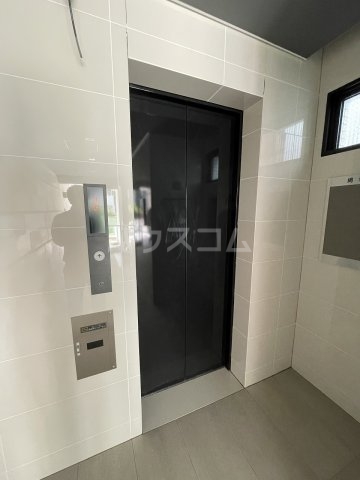 26/28 エントランス