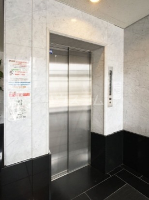 20/29 エントランス