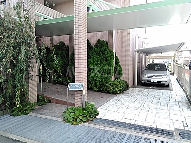 24/30 エントランス