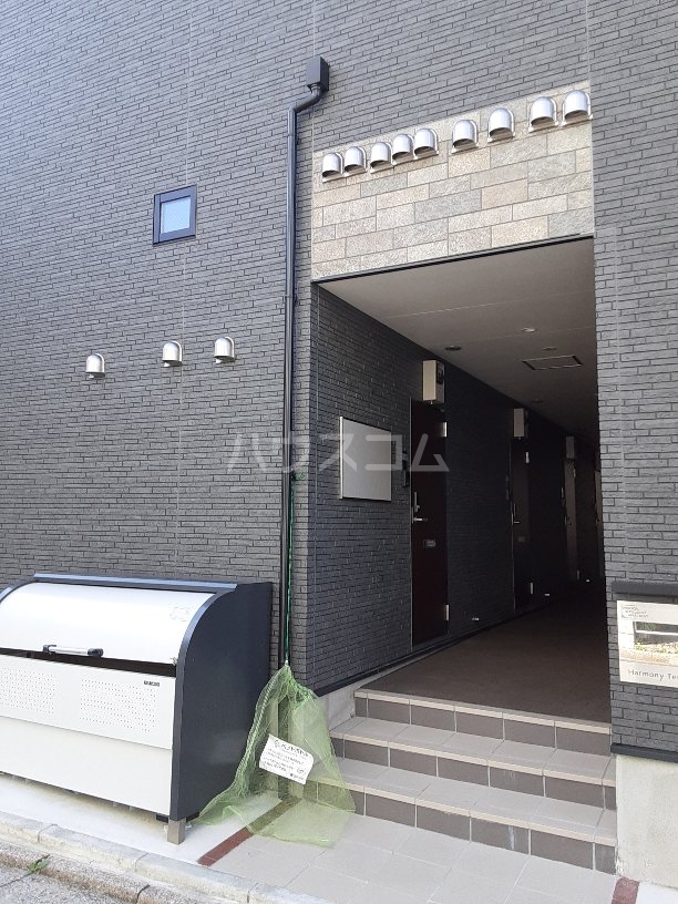 26/30 エントランス