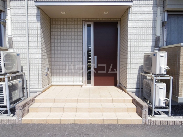 18/23 エントランス