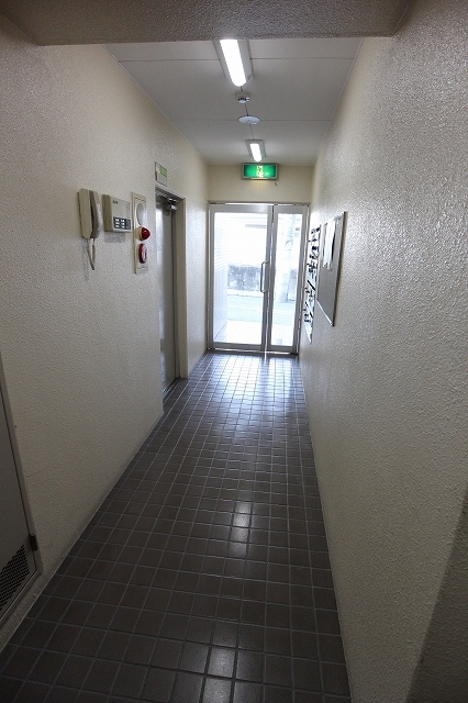 21/30 エントランス