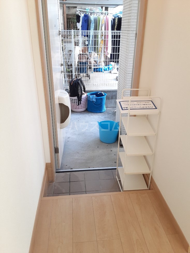 27/30 エントランス