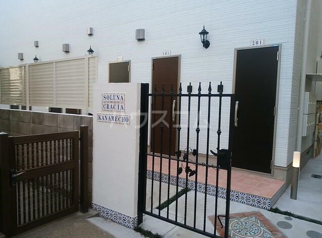 13/17 エントランス