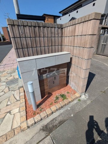 19/30 エントランス