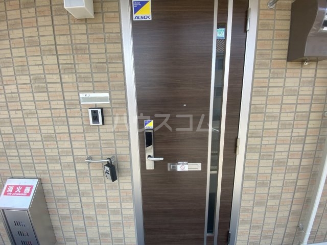 23/30 エントランス