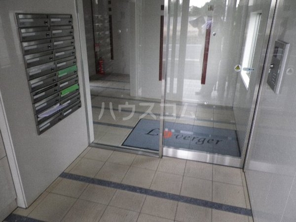 18/25 エントランス