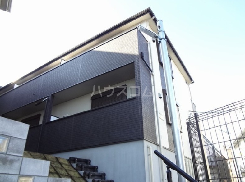 24/25 エントランス