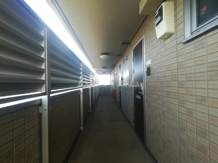 23/30 エントランス