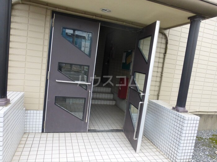 13/15 エントランス