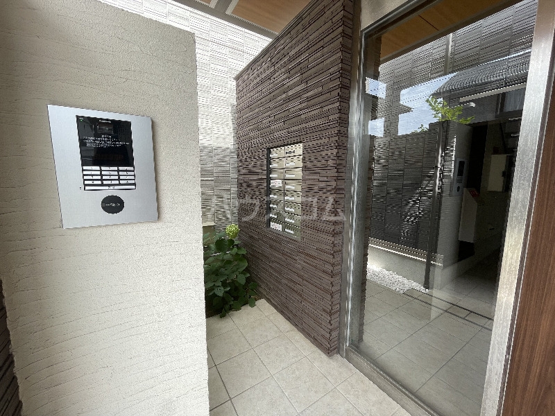 18/22 エントランス