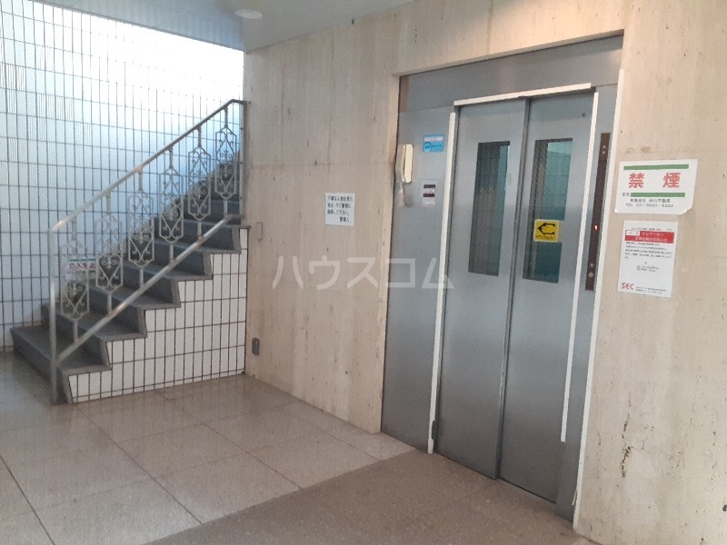 28/30 エントランス