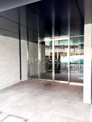 28/30 エントランス