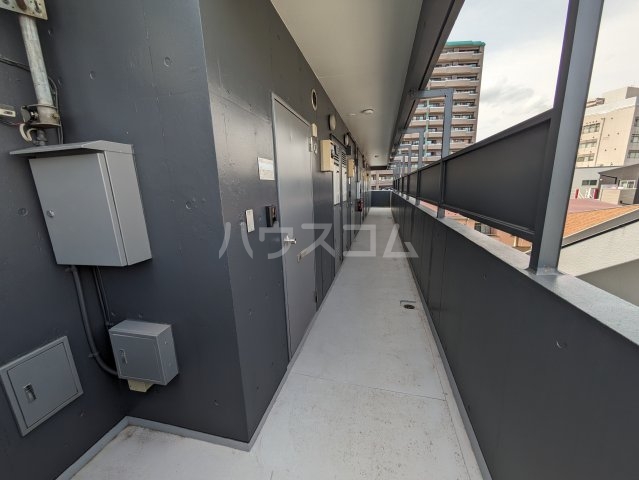 23/30 エントランス