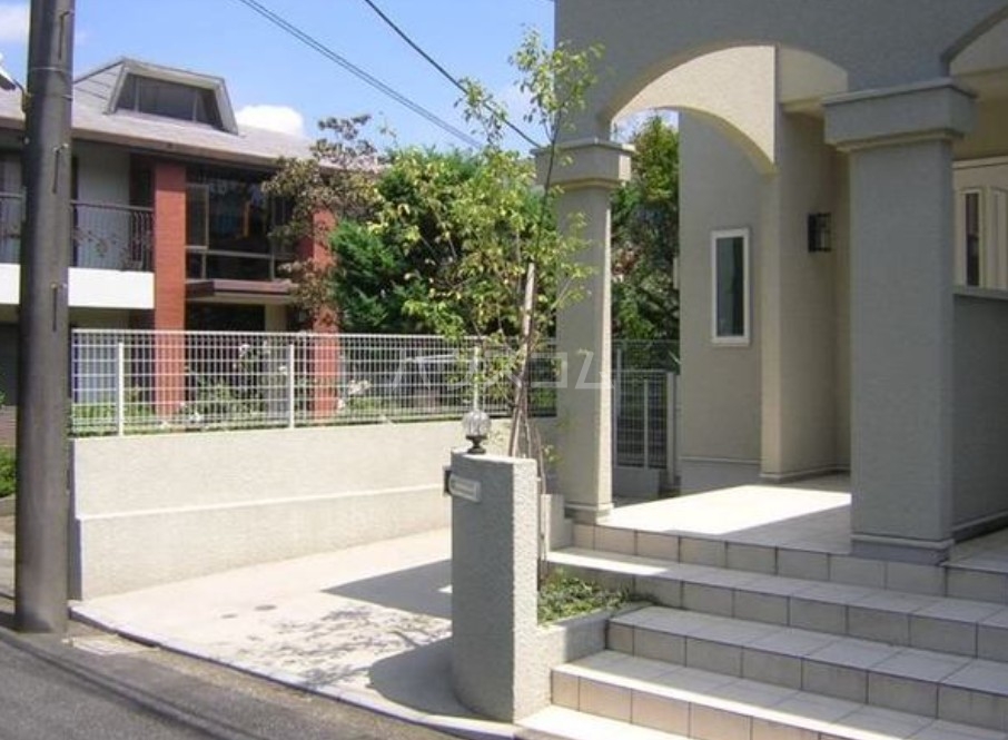 16/17 エントランス