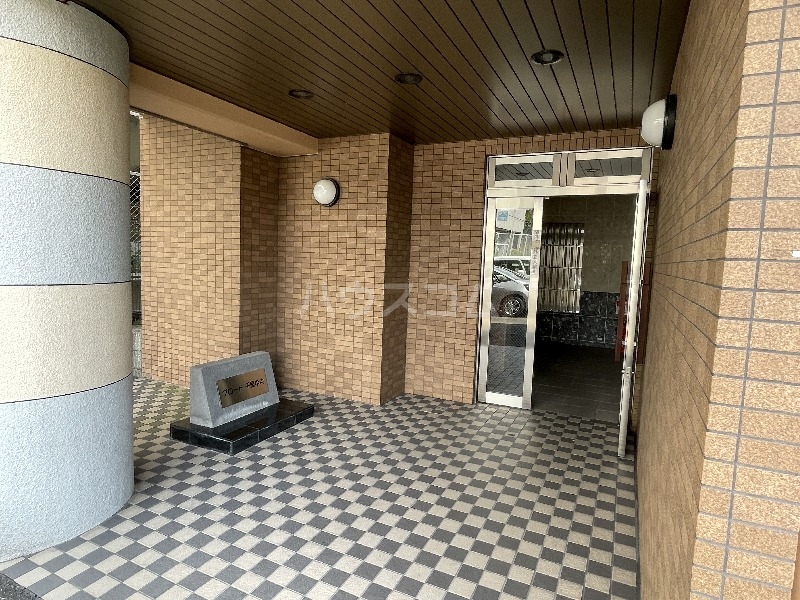 2/5 エントランス