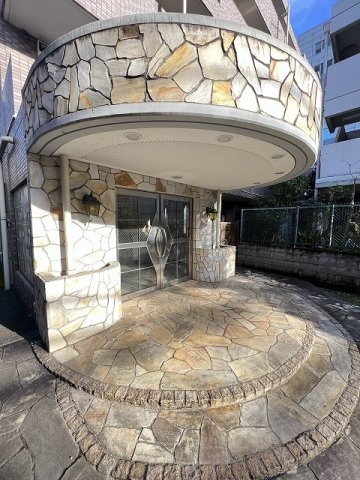 27/30 エントランス