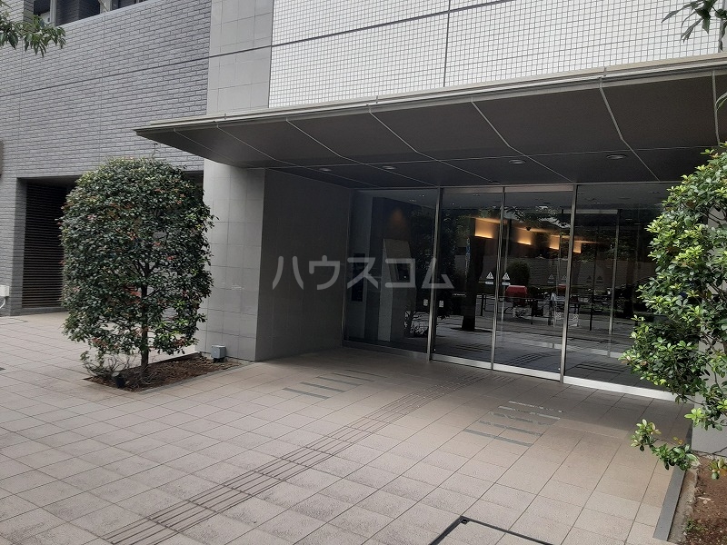 27/30 エントランス