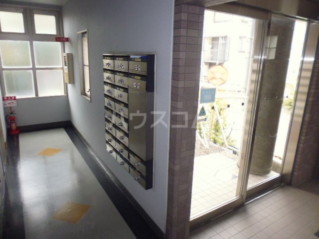 21/30 エントランス