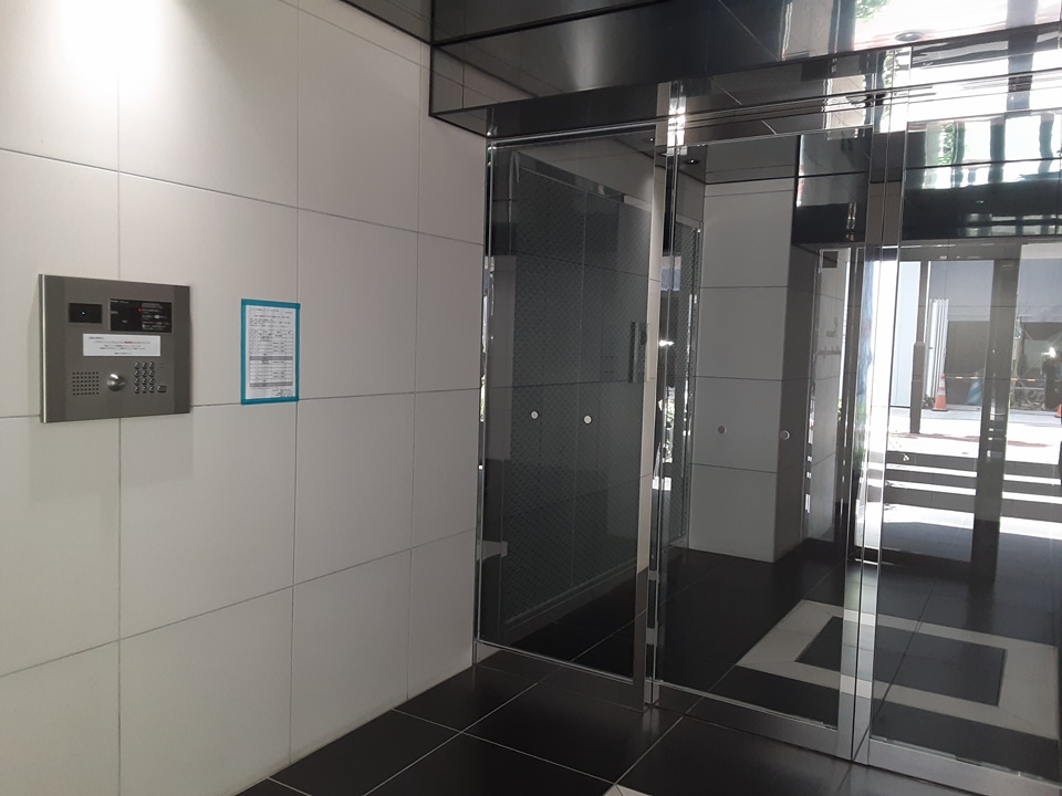 16/25 エントランス