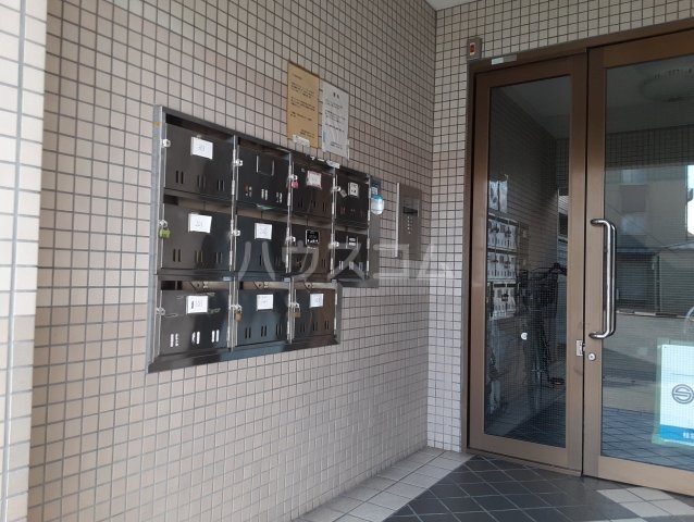 24/30 エントランス