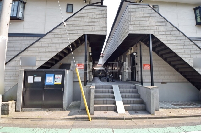14/19 エントランス