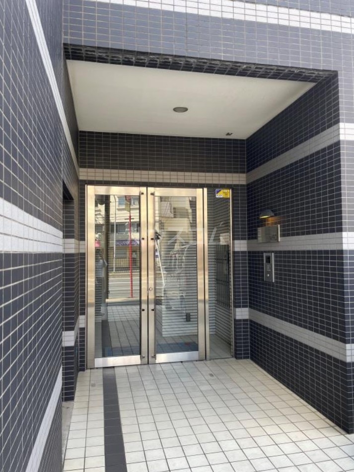 22/25 エントランス