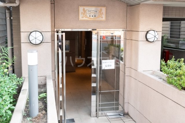 27/30 エントランス