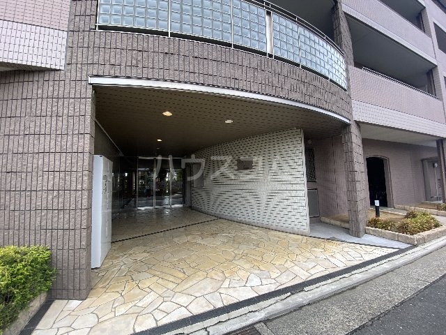 19/30 エントランス