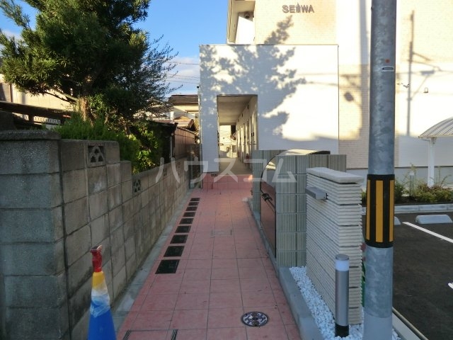22/23 エントランス