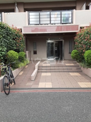 28/30 エントランス