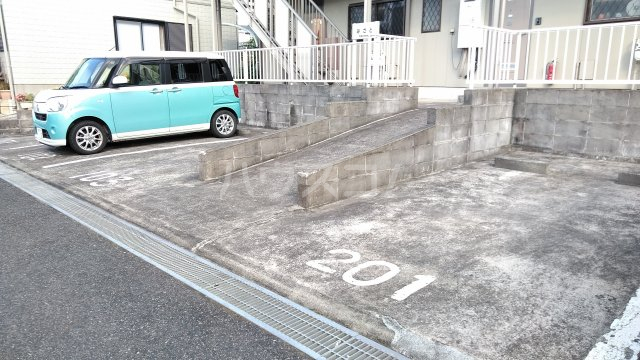 2/3 駐車場