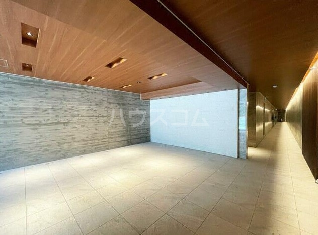 14/19 エントランス