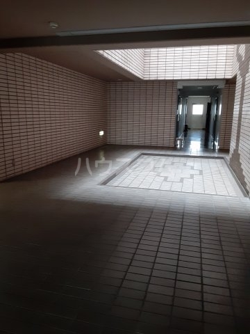 17/25 エントランス