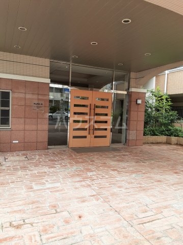 18/28 エントランス