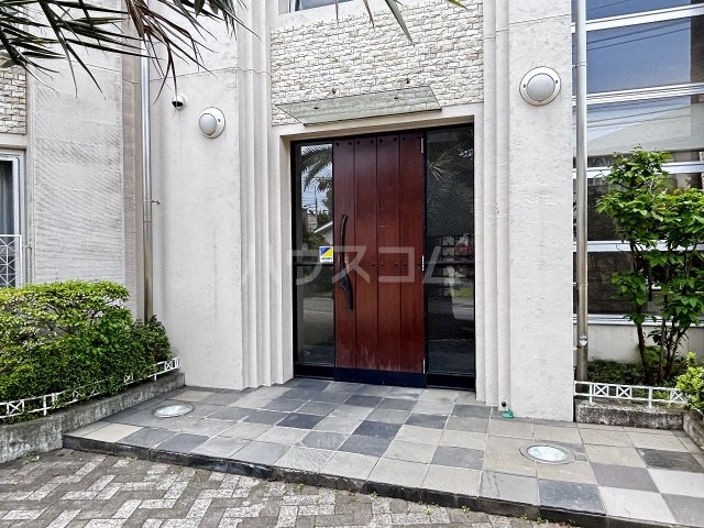 28/30 エントランス